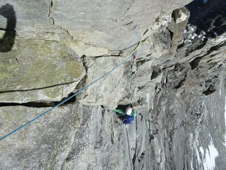 30858