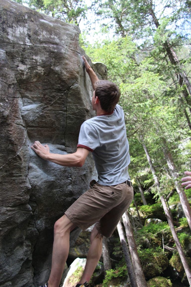 30554
