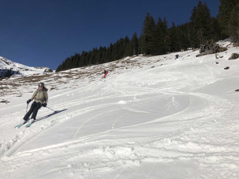 Wird schon weniger Schnee, noch geht es aber bei ca. 1550m
