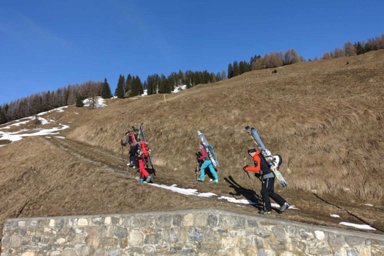 Ein paar Meter zu Fuss am Anfang