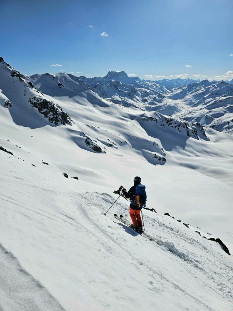 45_Grialetsch_230305_Ueli beim Abfahren v.Scalettahorn