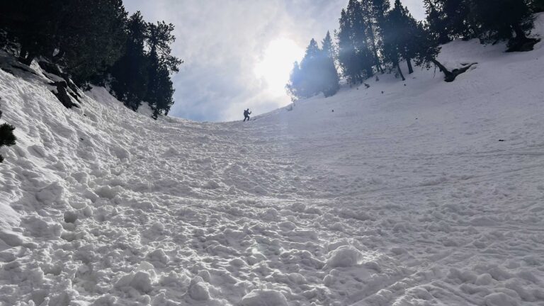 Abfahrt durch das Paderna Couloir